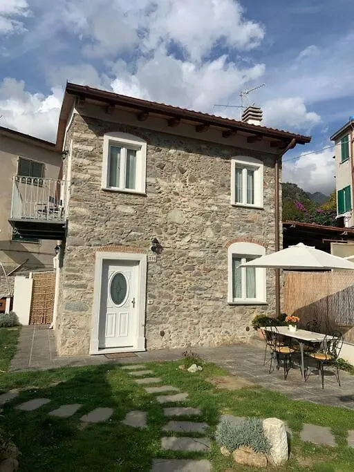 Casa In Pietra In Antico Borgo Vicino Al Centro Lejlighed Pietrasanta 0*,  Italien